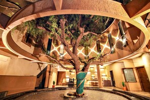 Couples treatment rooms, sauna, hot tub, steam room, body treatments