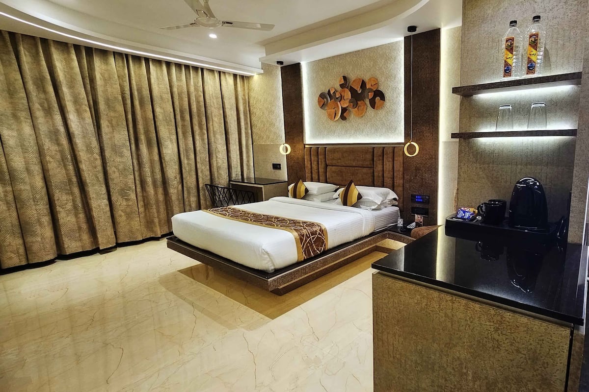 Premium Double Room | Premium bedding, in-room safe, individually decorated