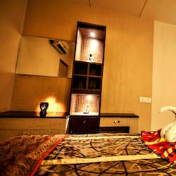 Salas para tratamentos a dois, sauna seca, banheira de hidromassagem