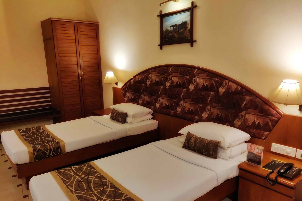 Luxury Room | Premium bedding, in-room safe, desk, blackout drapes
