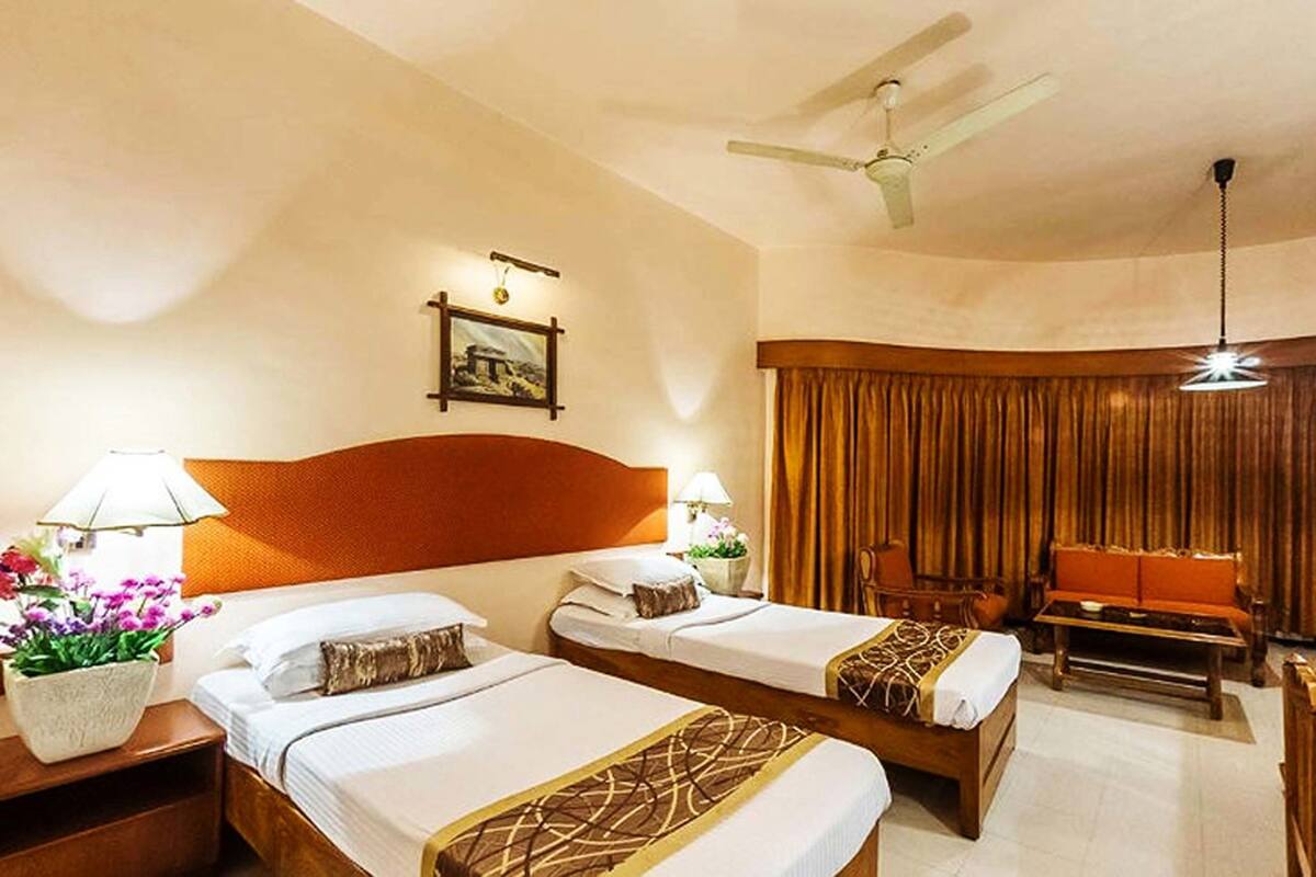 Standard Room | Premium bedding, in-room safe, desk, blackout drapes