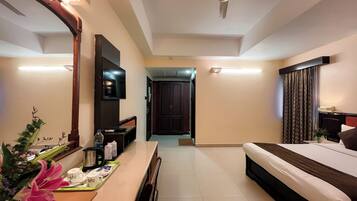 1 bedroom, premium bedding, in-room safe, desk