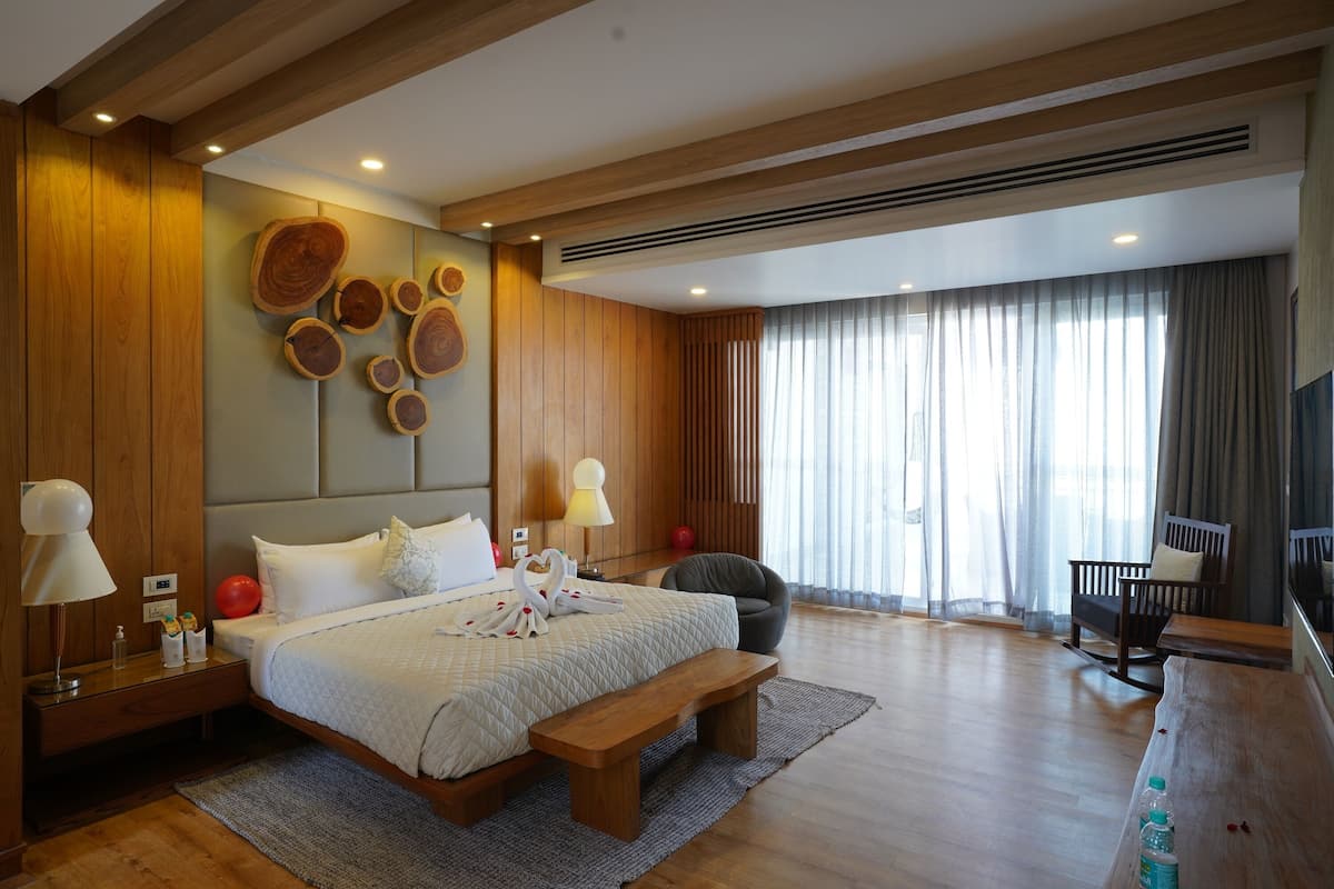 presidential suite | bathroom | separate bathtub and shower, rainfall showerhead, free toiletries