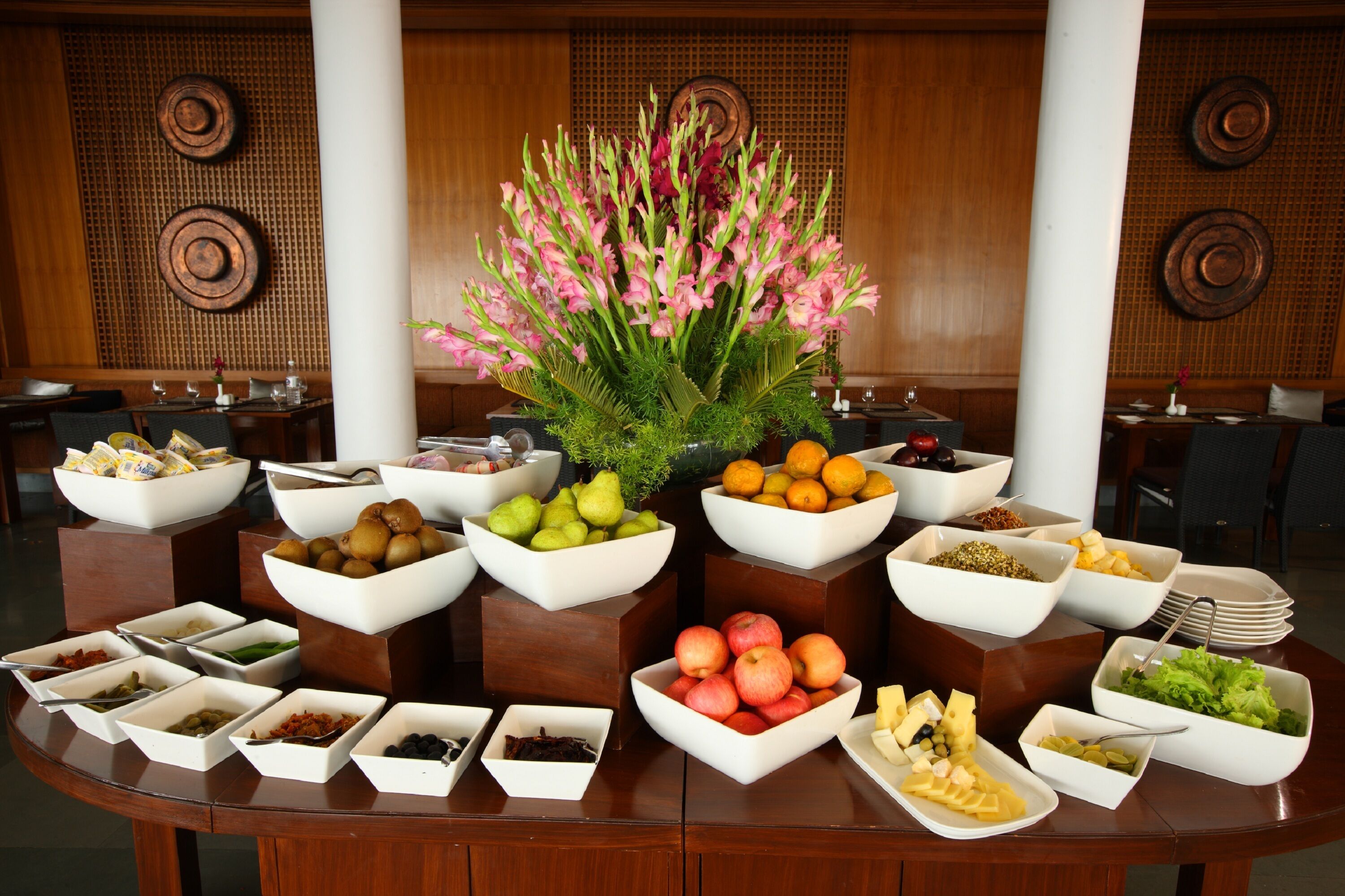 free buffet breakfast