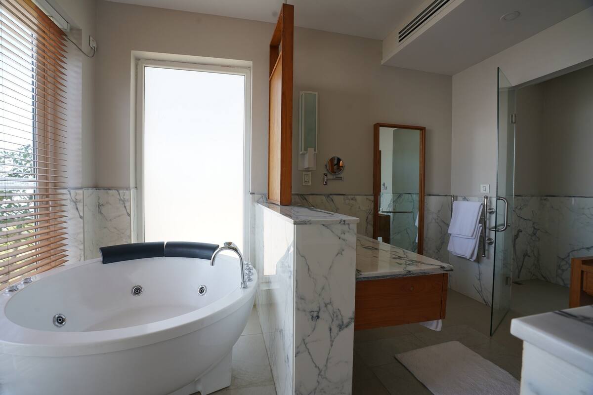 presidential suite | bathroom | separate bathtub and shower, rainfall showerhead, free toiletries