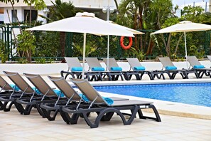 3 outdoor pools, pool umbrellas, sun loungers - Flamingo Beach Resort Adults Only (Benidorm)