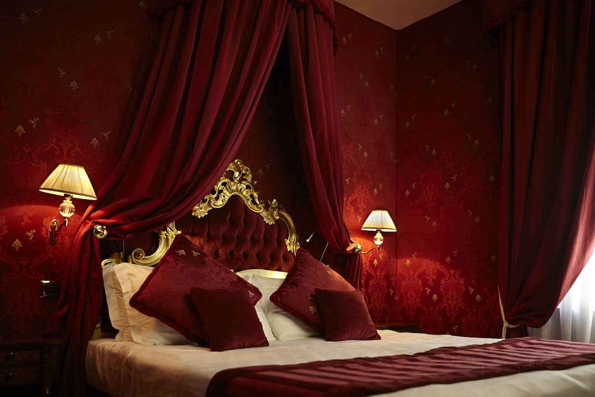Superior kamer, 1 twee- of 2 eenpersoonsbedden | 1 slaapkamer, luxe beddengoed, donzen dekbedden, een kluis op de kamer