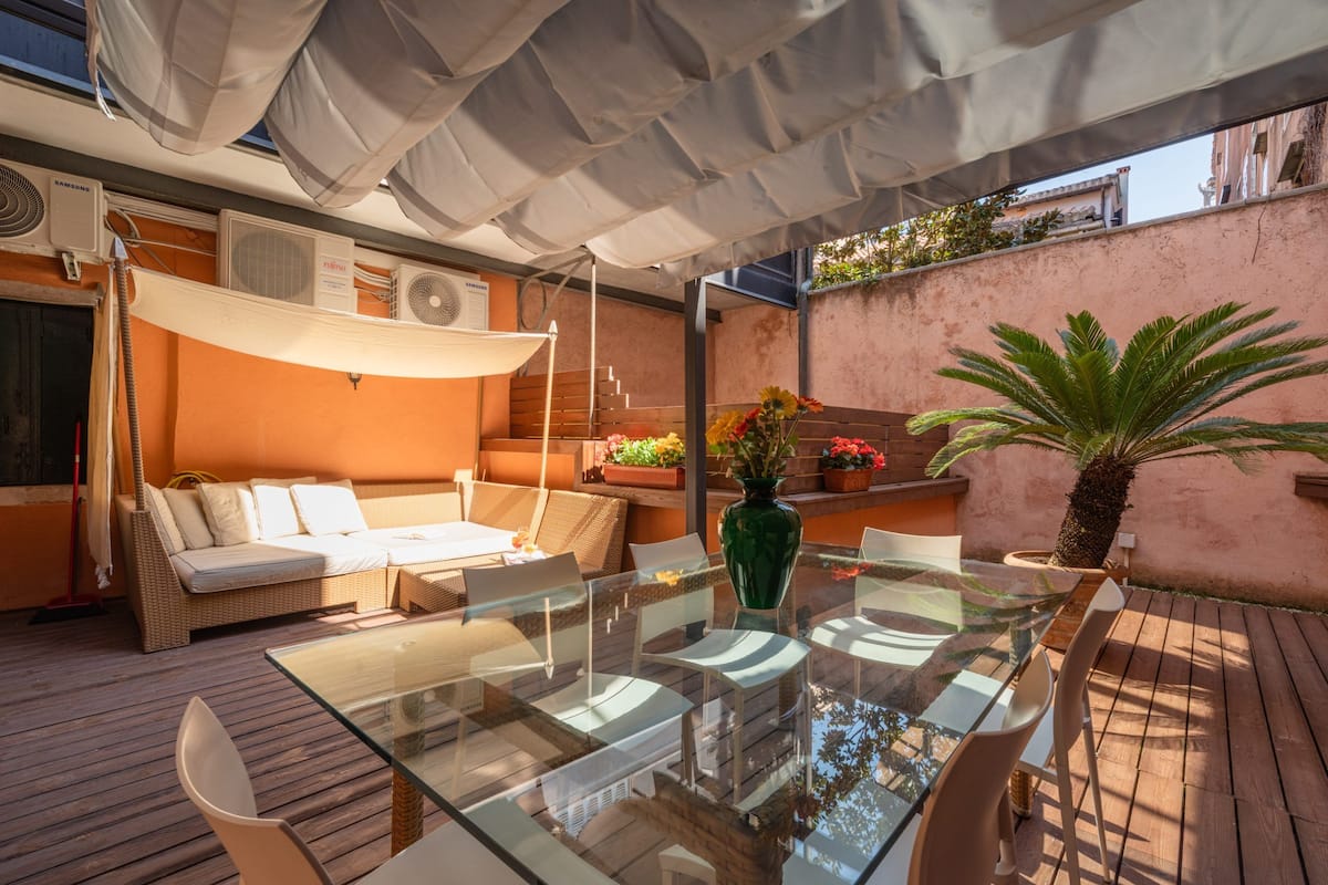 Deluxe Apartment, 1 Bedroom, Terrace, Annex Building (50 mt di distanza 027042-UAM-00410) | Terrace/patio