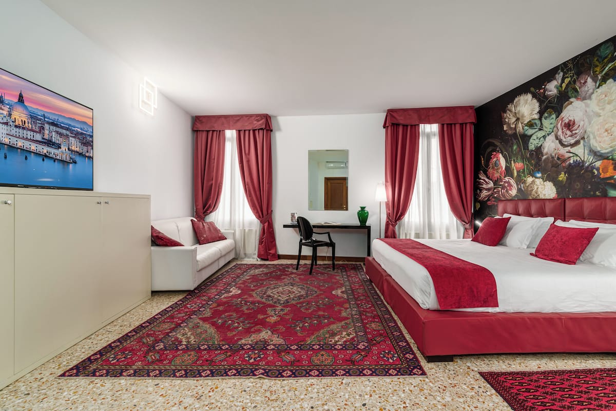Premier studio, uitzicht op stad, bijgebouw (027042-LOC-09163) | 1 slaapkamer, luxe beddengoed, donzen dekbedden, een kluis op de kamer