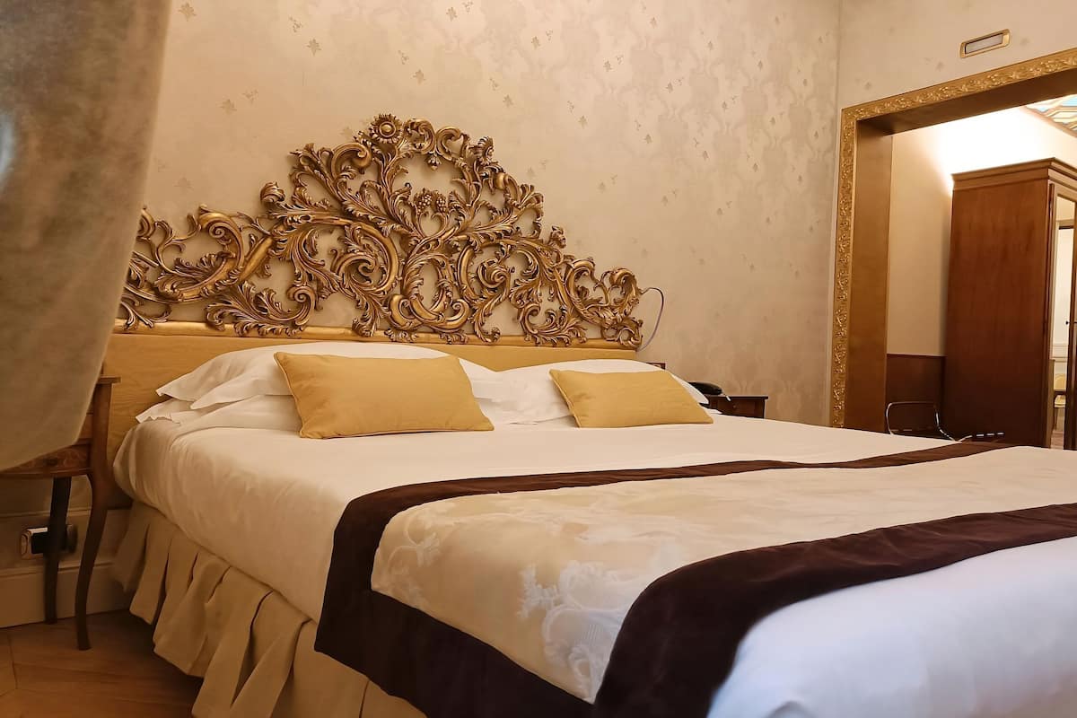 Junior Suite, 1 King Bed, Terrace | Premium bedding, down comforters, in-room safe, free WiFi