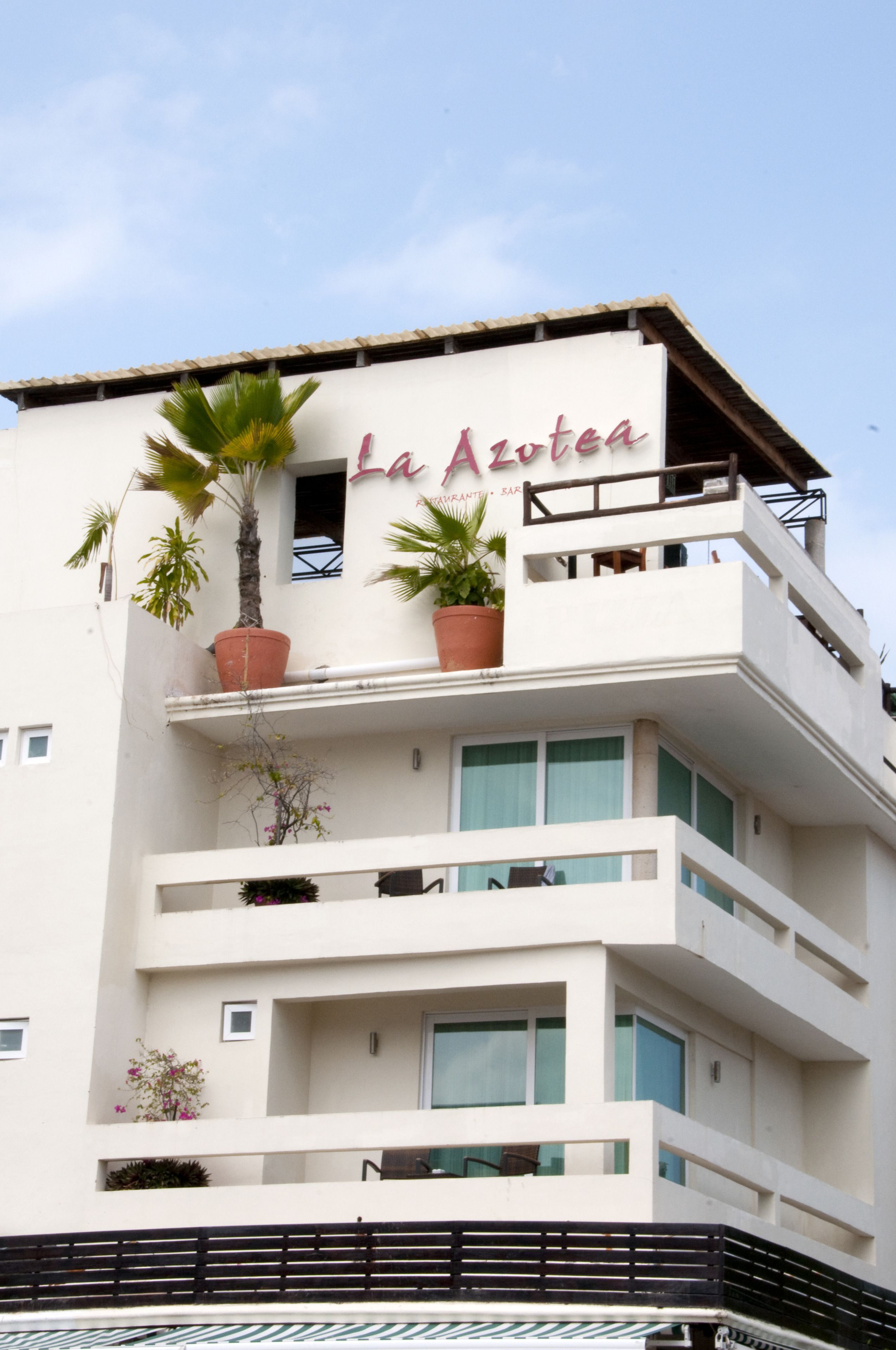 Vista frontal de la propiedad