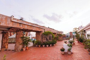 Terrace/patio - Hotel Annamalai International (Puducherry)