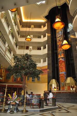 Lobby - Hotel Annamalai International (Puducherry)