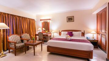 Executive room | Premium bedding, memory-foam beds, minibar, in-room safe