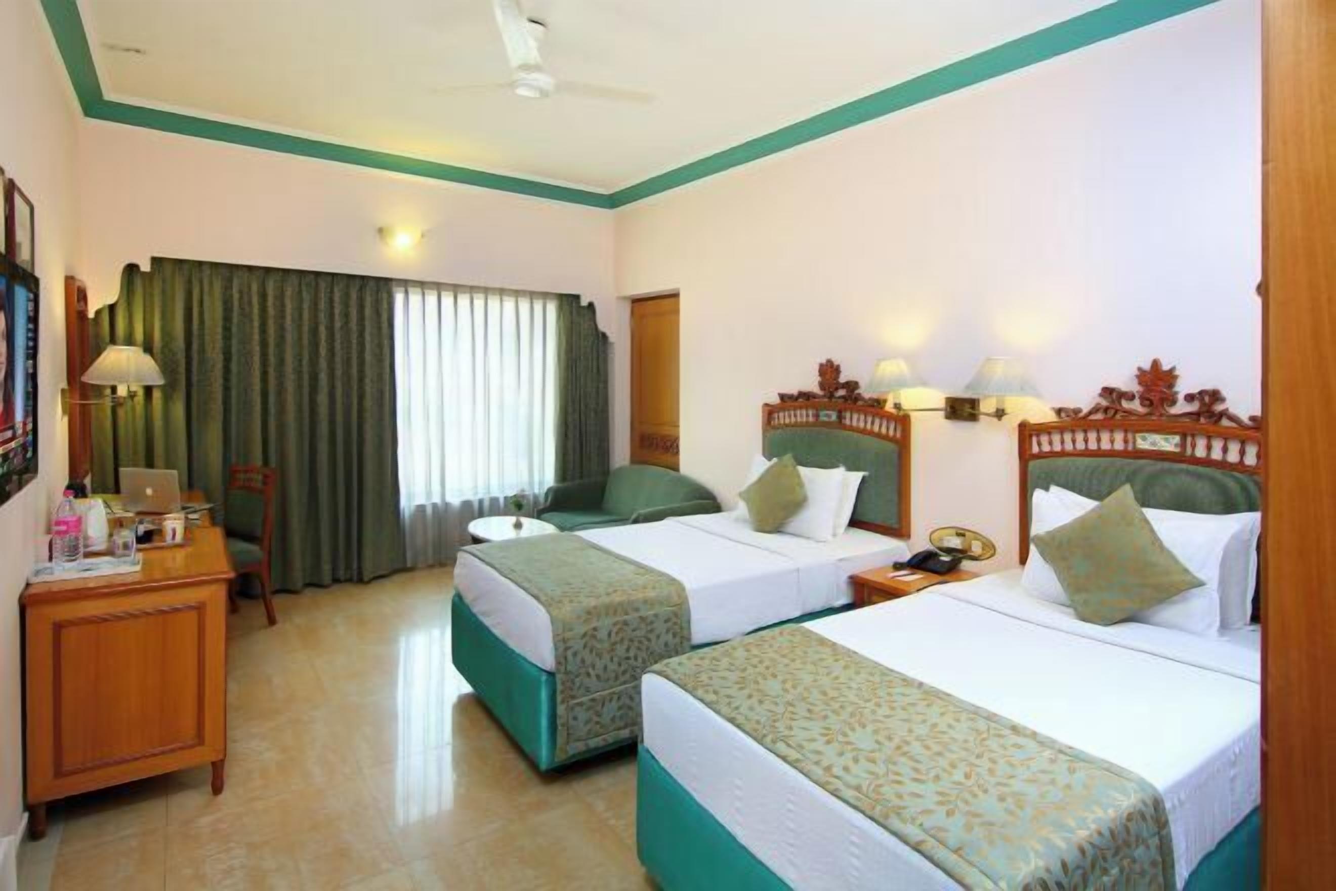 Literie de qualité supérieure, coffres-forts dans les chambres, bureau