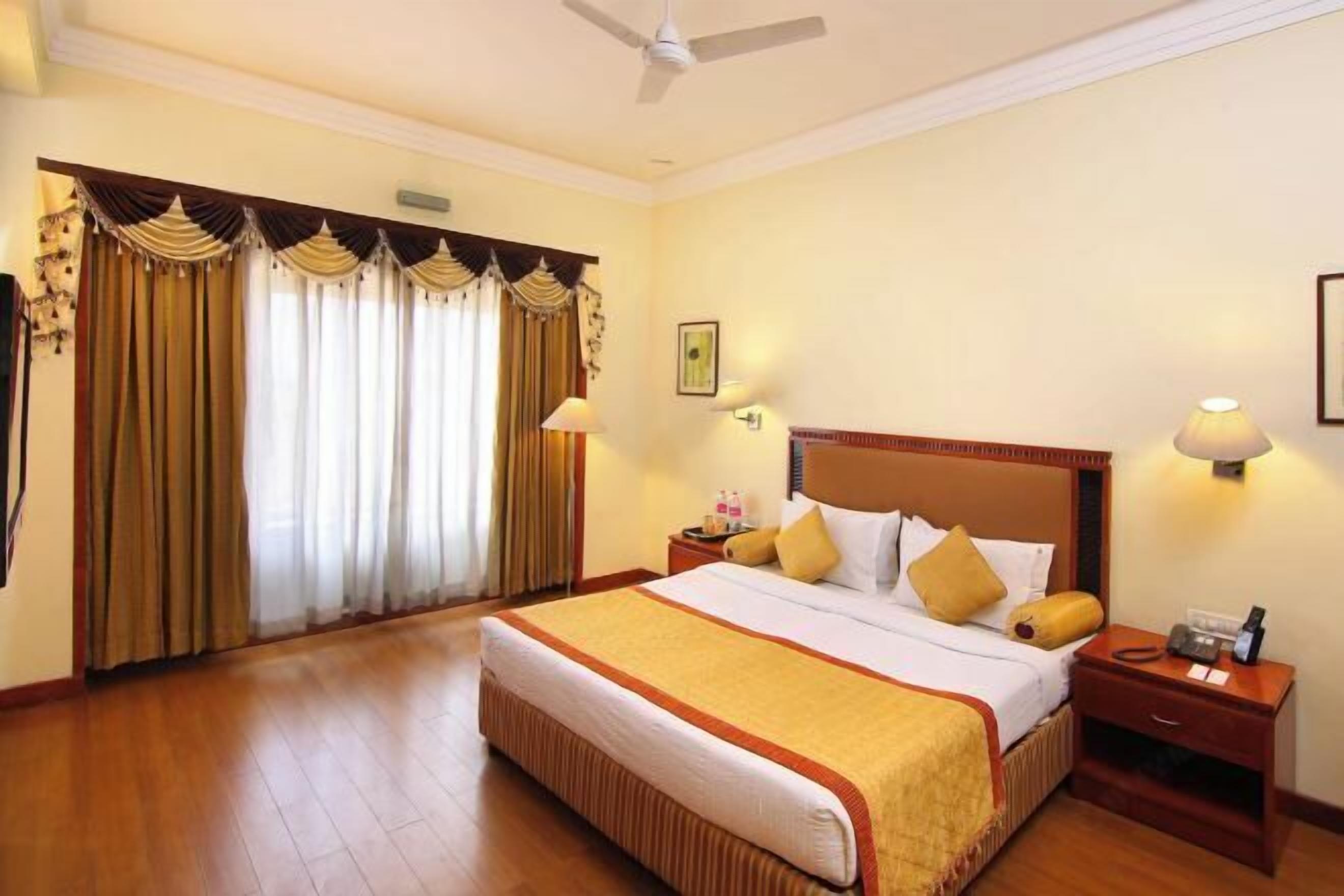 Literie de qualité supérieure, coffres-forts dans les chambres, bureau