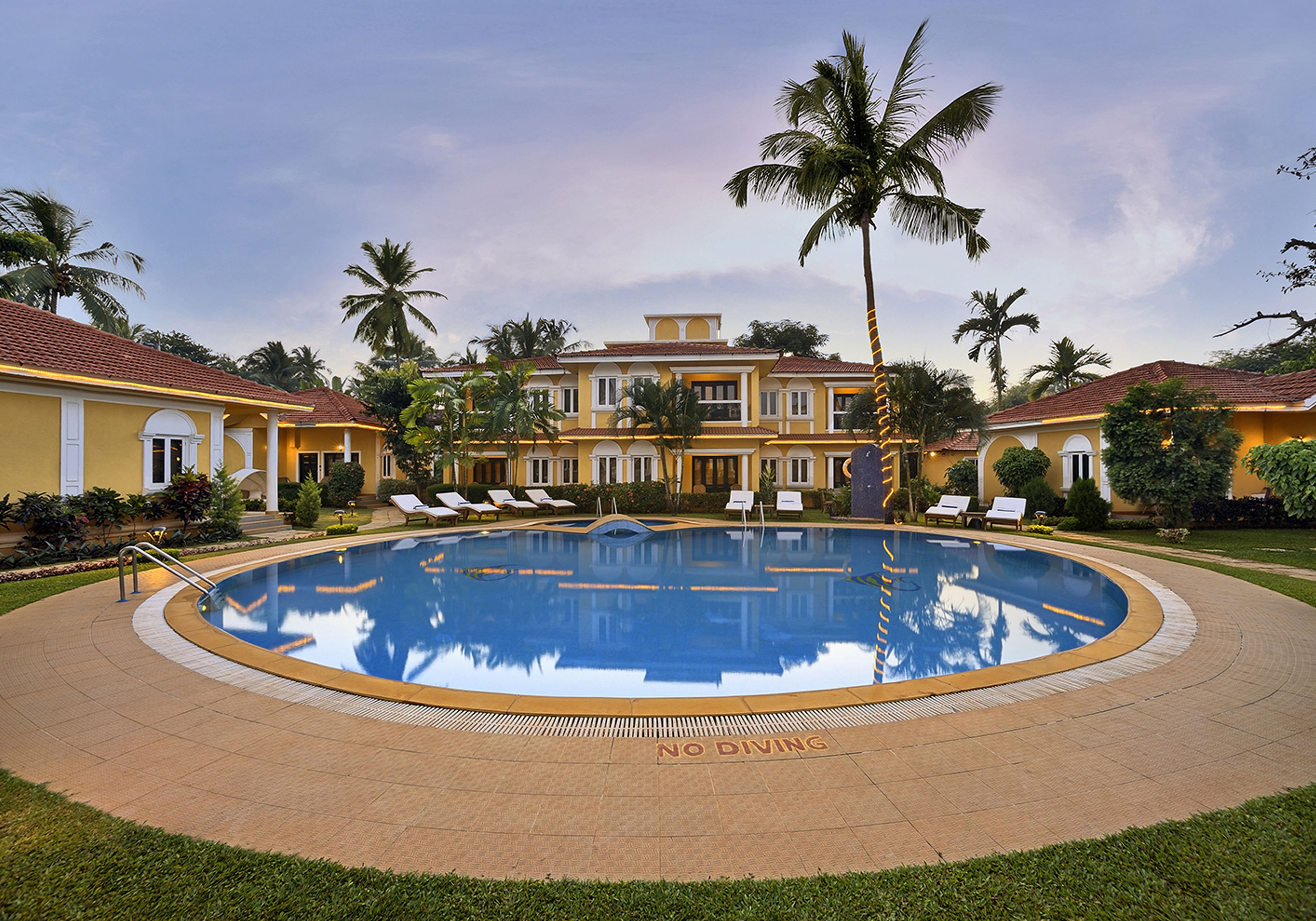 Outdoor pool, pool loungers