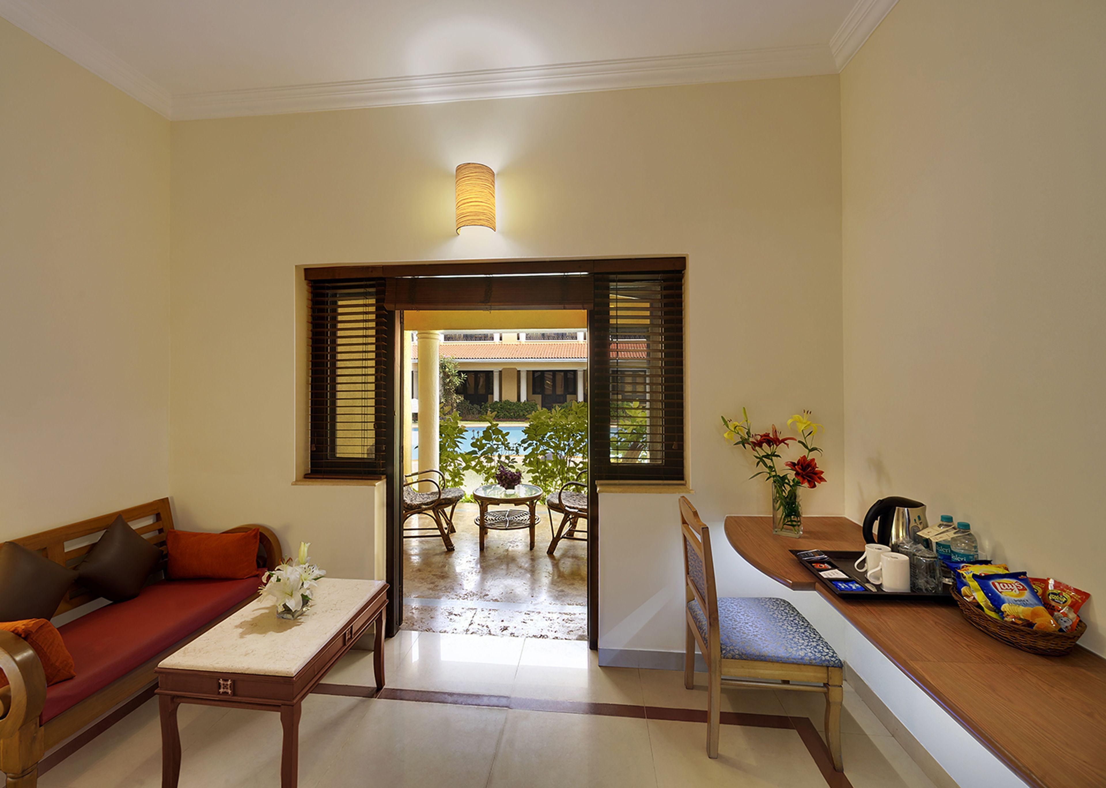 deluxe room | living area | lcd tv