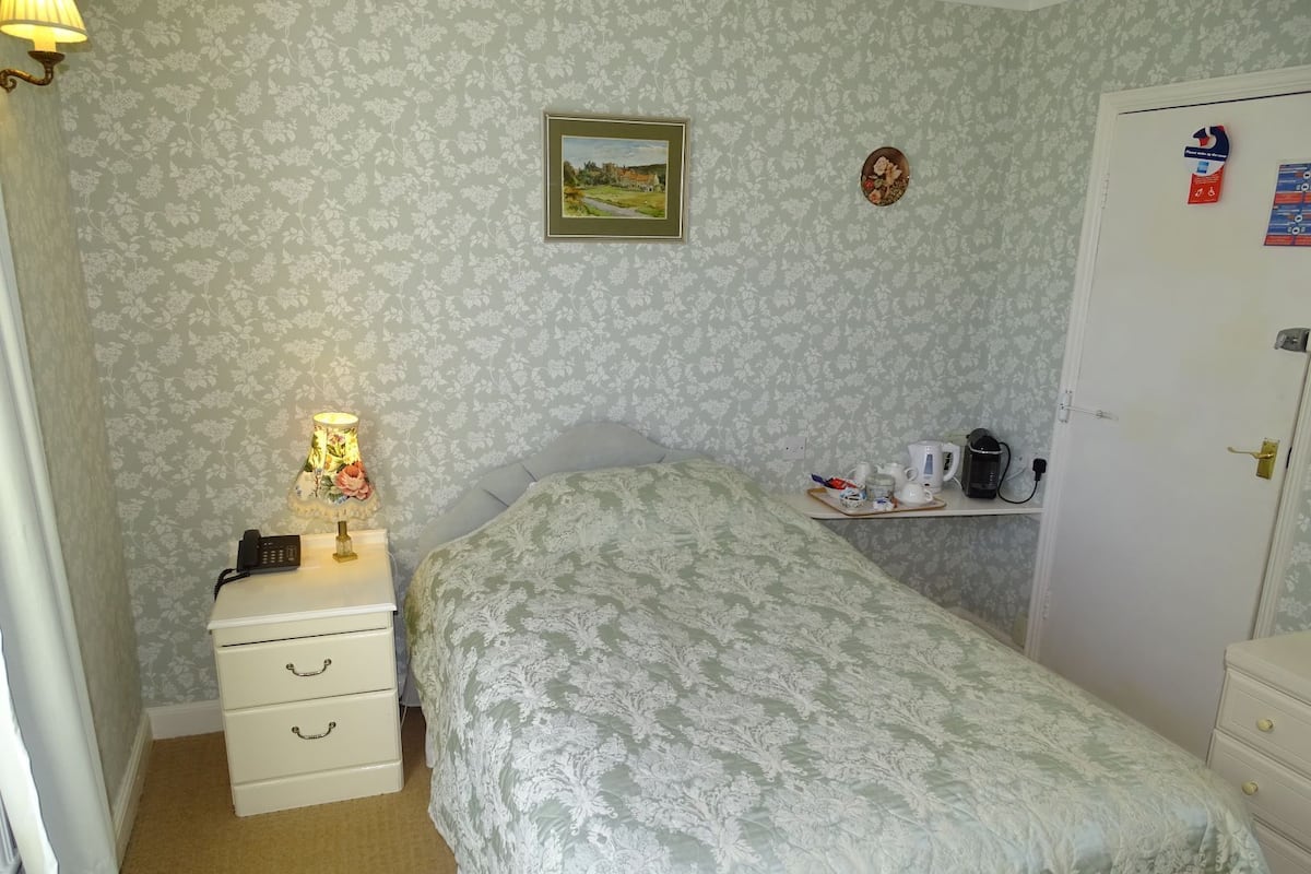Classic Single Room | Individually decorated, individually furnished, free WiFi, bed sheets