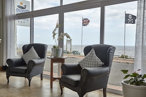 Lobby sitting area - Windsor Hotel (Hermanus)