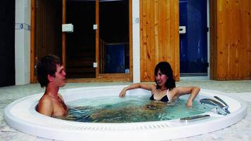 Indoor spa tub