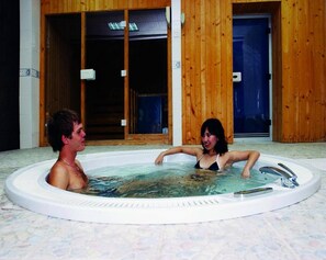 Indoor spa tub - Verona Resort (Sharjah)