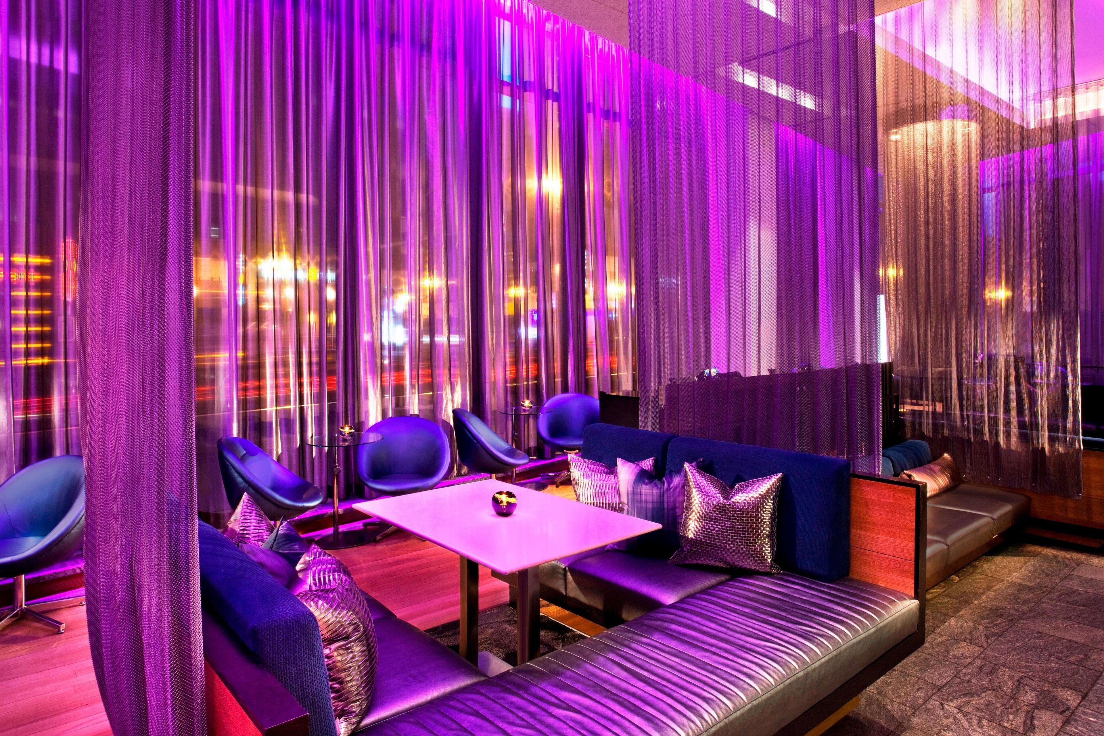 2 bars/lounges, lobby lounge