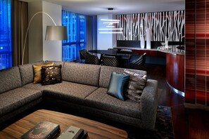 Hypo-allergenic bedding, down duvets, pillow-top beds, minibar - W Boston, a Marriott Hotel (Boston)