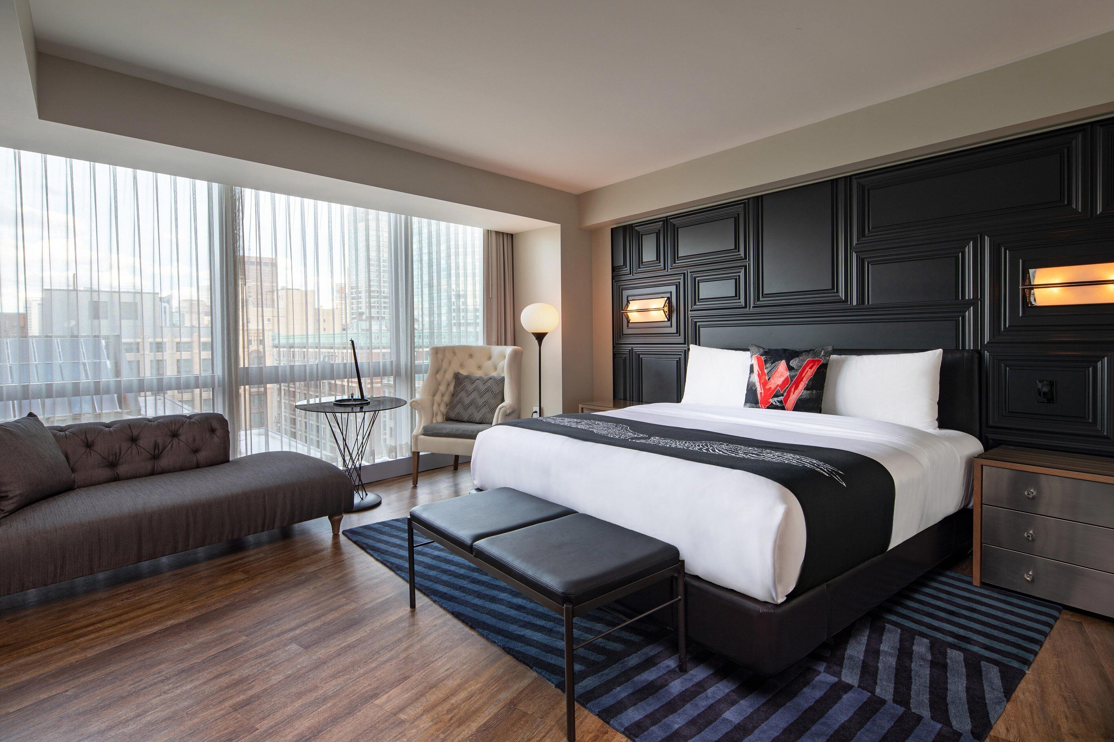 Premier Room, 1 King Bed | Hypo-allergenic bedding, down comforters, pillowtop beds, minibar