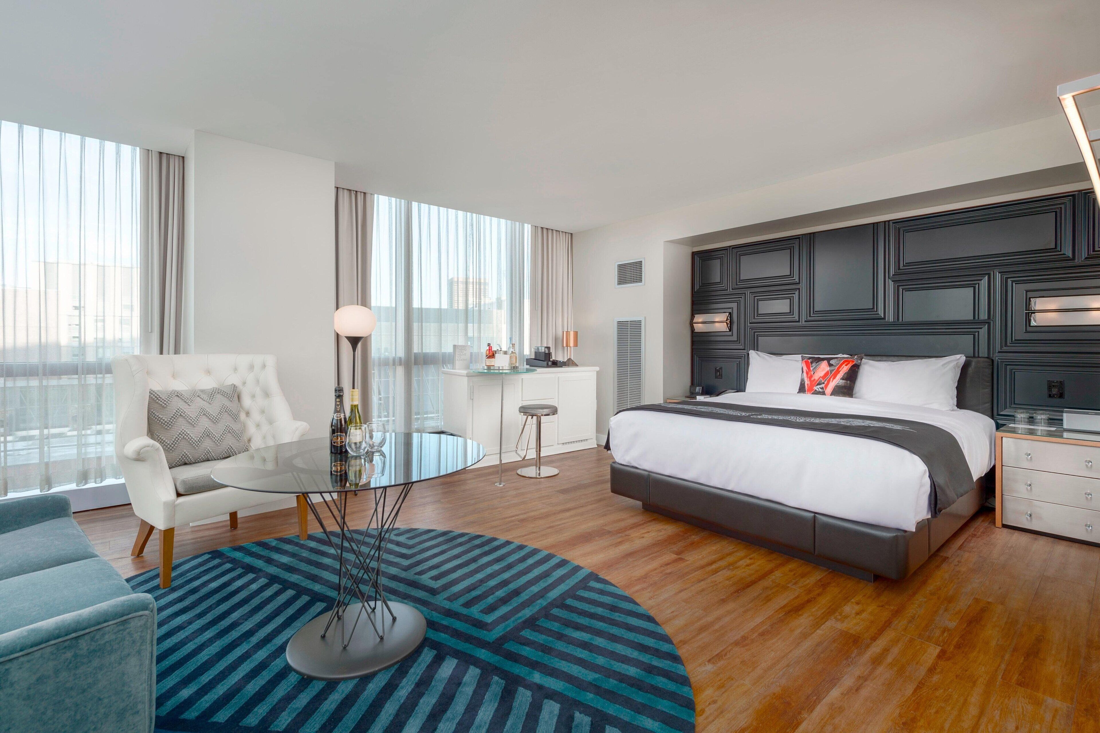 Studio Suite, 1 King Bed | Hypo-allergenic bedding, down comforters, pillowtop beds, minibar