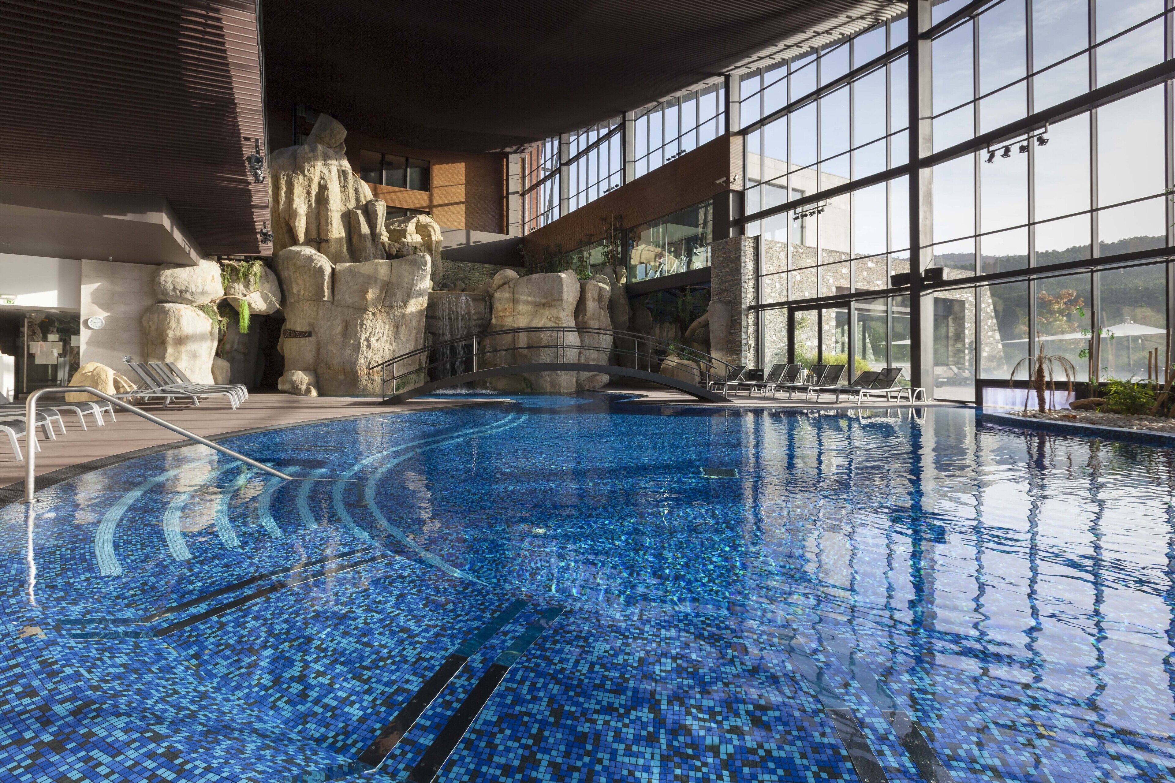 2 indoor pools, 3 outdoor pools