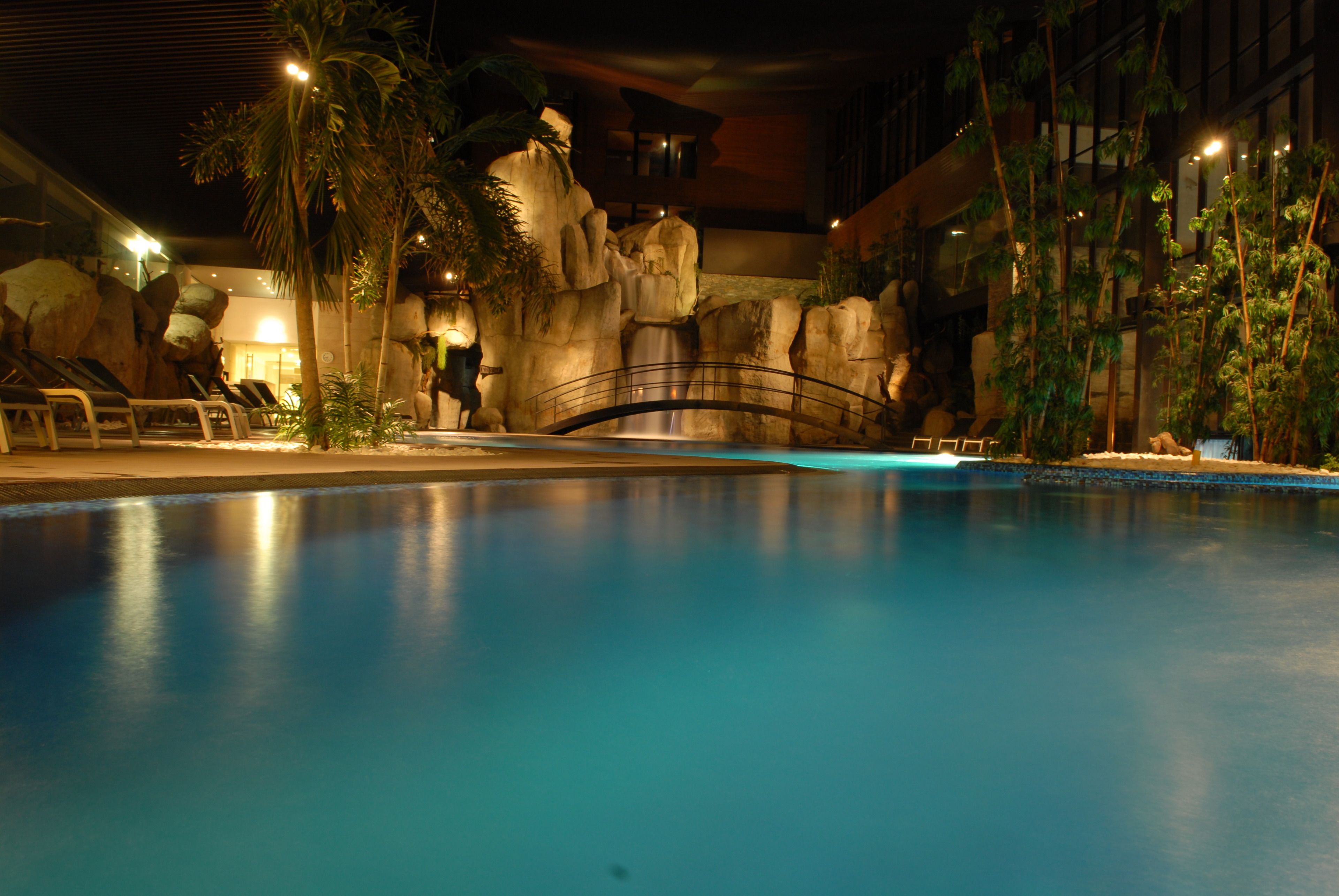 2 indoor pools, 3 outdoor pools