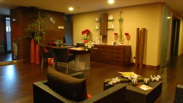 Couples treatment room(s), sauna, hot tub, steam room