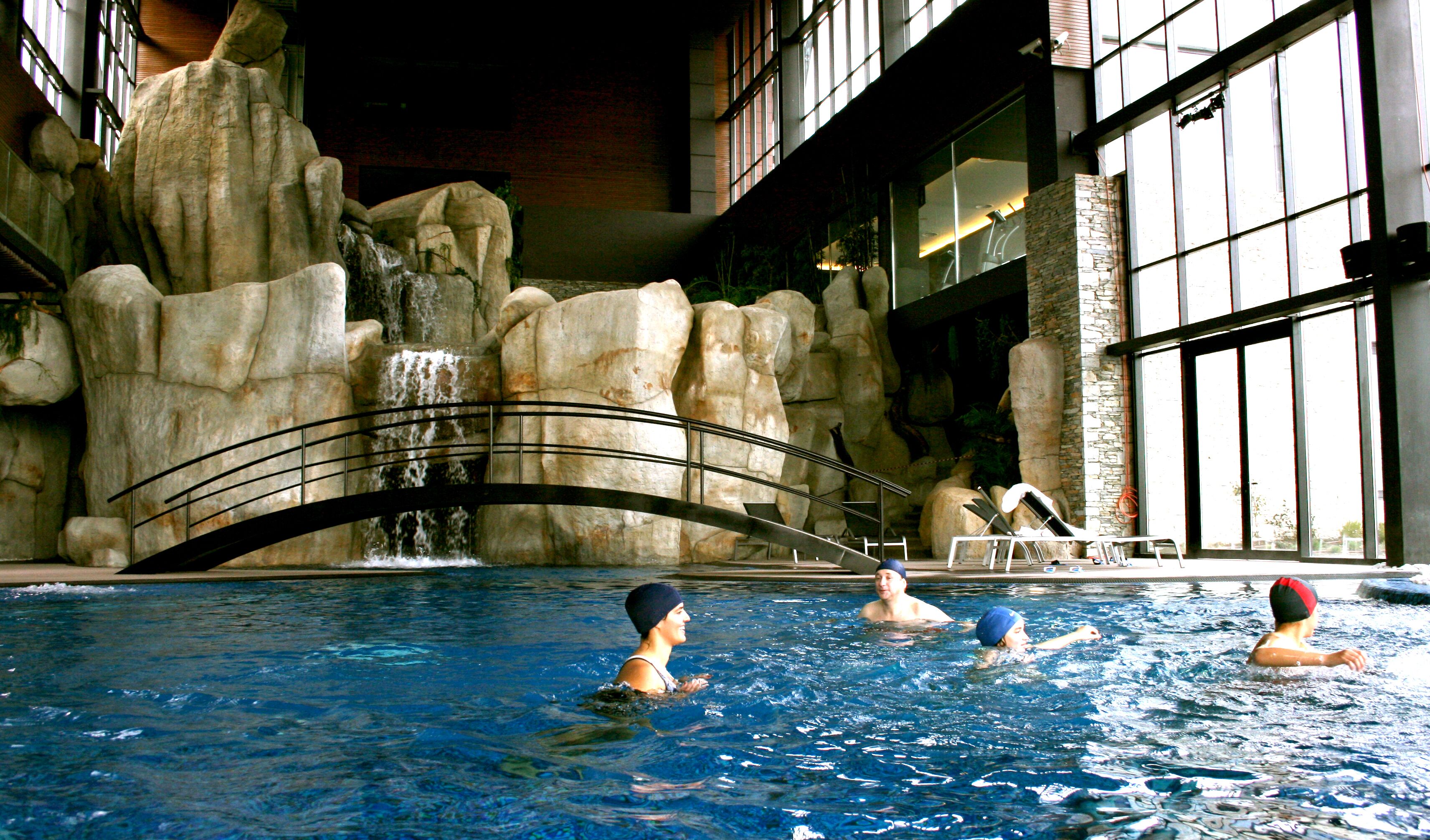 2 indoor pools, 3 outdoor pools