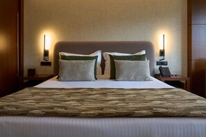 Minibar, in-room safe, desk, blackout curtains - H2otel Congress & Medical Spa (Covilhã)