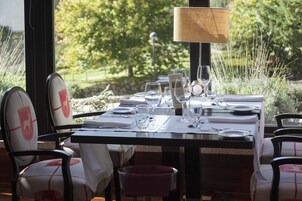 Café da manhã, almoço e jantar; culinária regional 