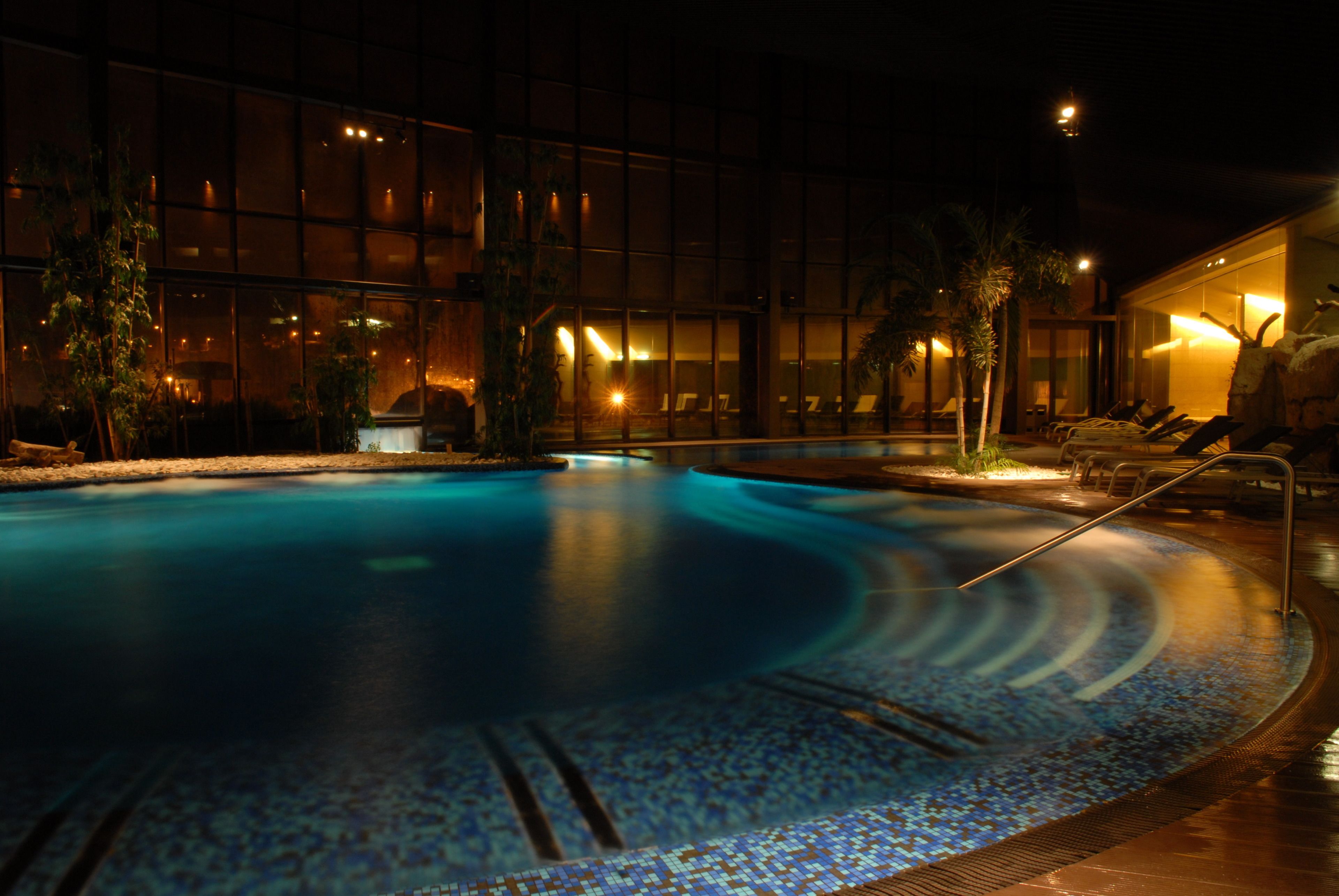 2 indoor pools, 3 outdoor pools