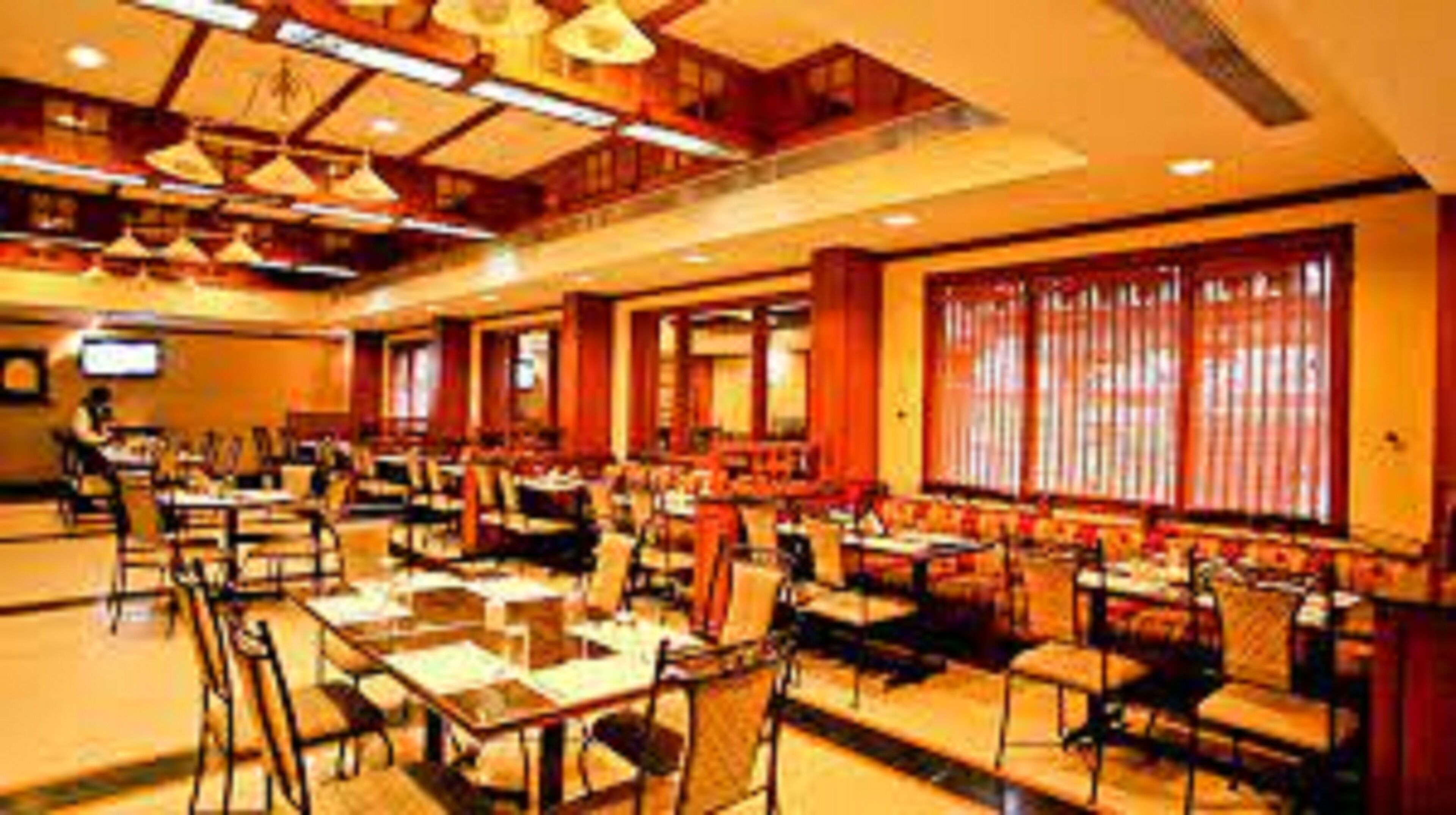 Breakfast, lunch, dinner served; international cuisine 