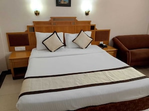 In-room safe, desk, iron/ironing board, free WiFi