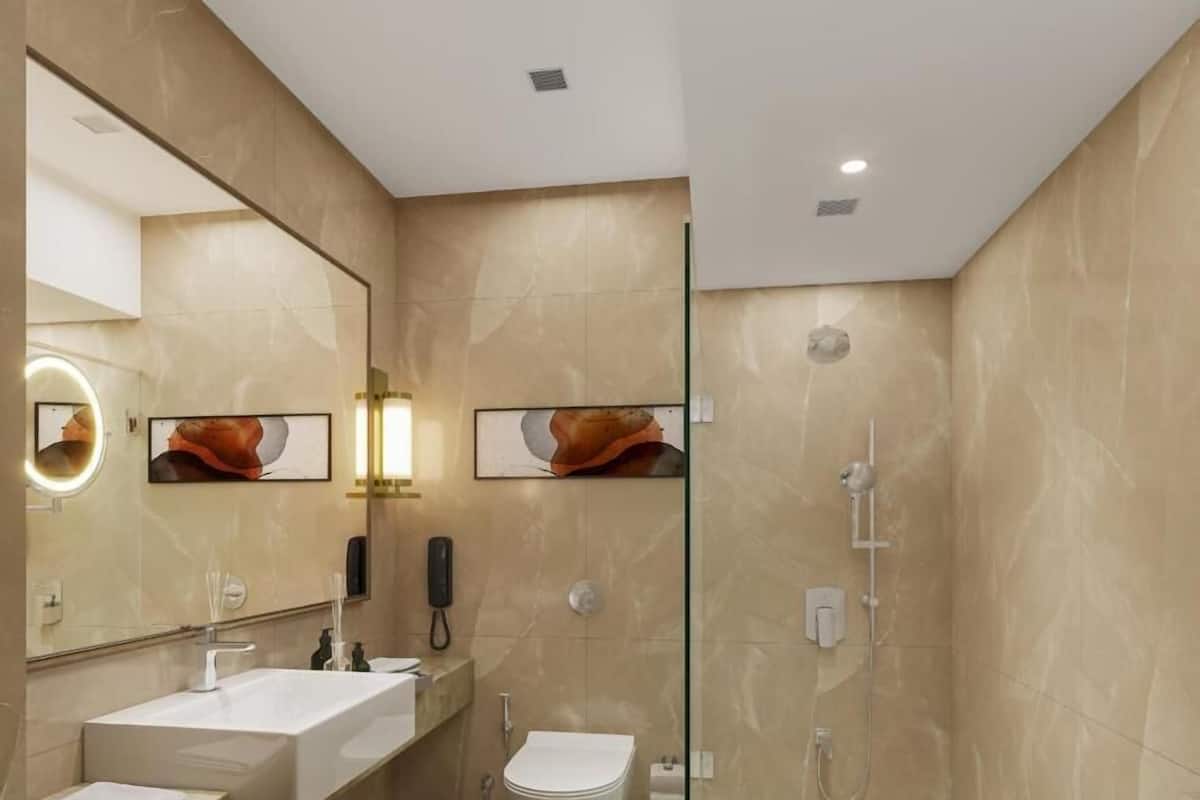 Bathroom | Free toiletries, hair dryer, bathrobes, slippers