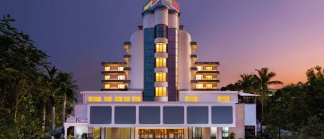 Vista frontal de la propiedad