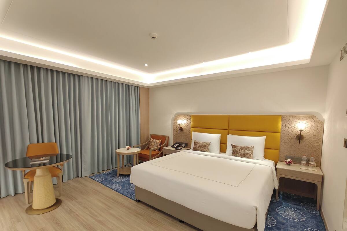 Premium bedding, minibar, in-room safe, desk