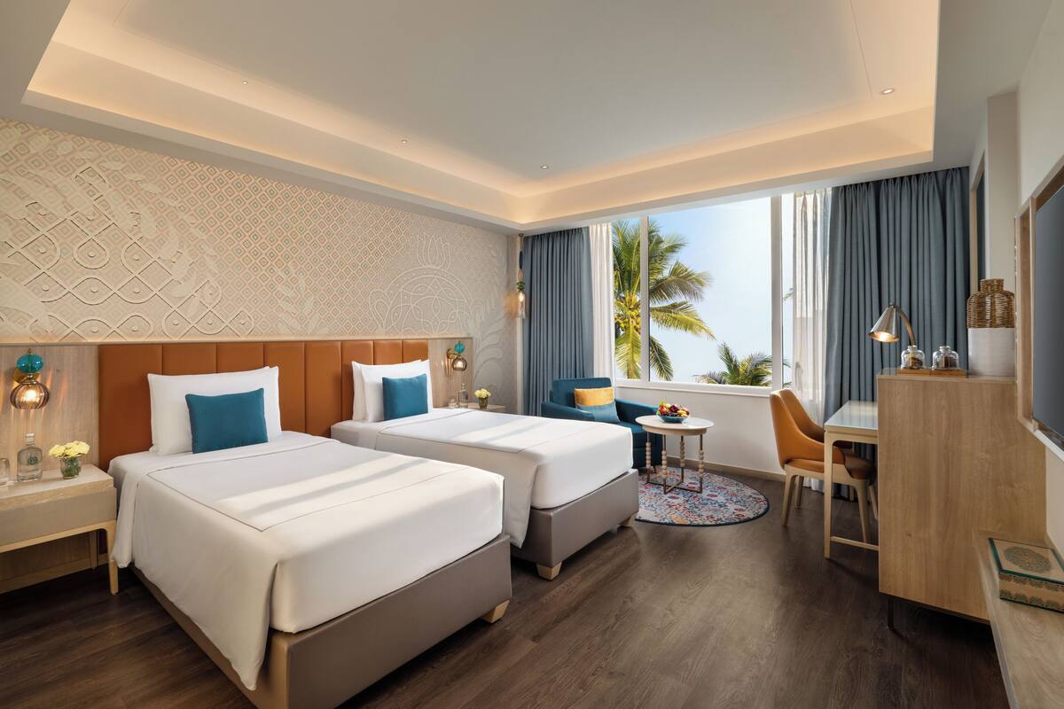 Superior Room Twin Bed | Premium bedding, minibar, in-room safe, desk