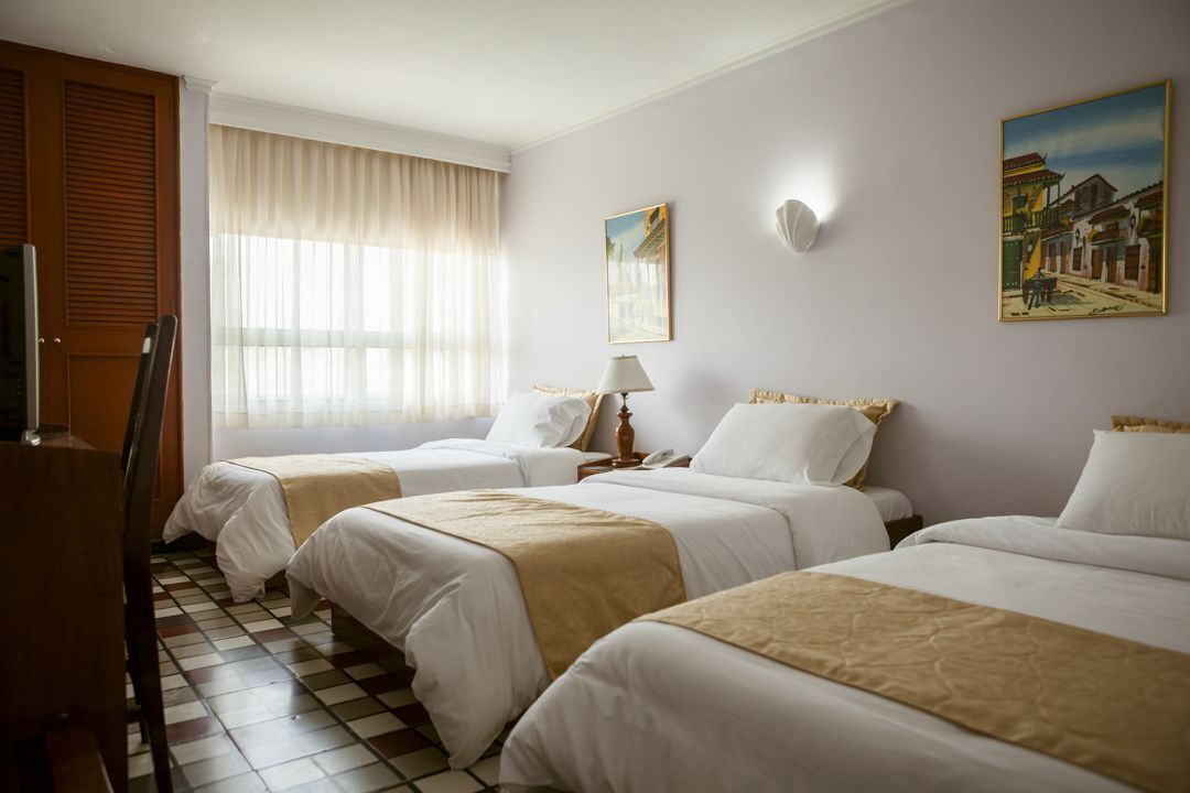 Caja de seguridad en la habitación, escritorio y cortinas blackout 