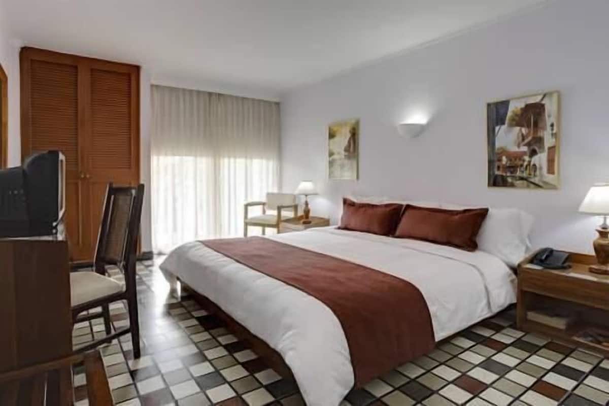 1 bedroom, in-room safe, desk, blackout drapes
