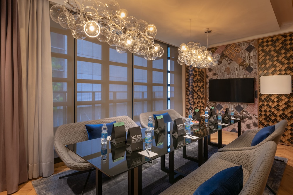 Ovolo Hong Kong, Central by null