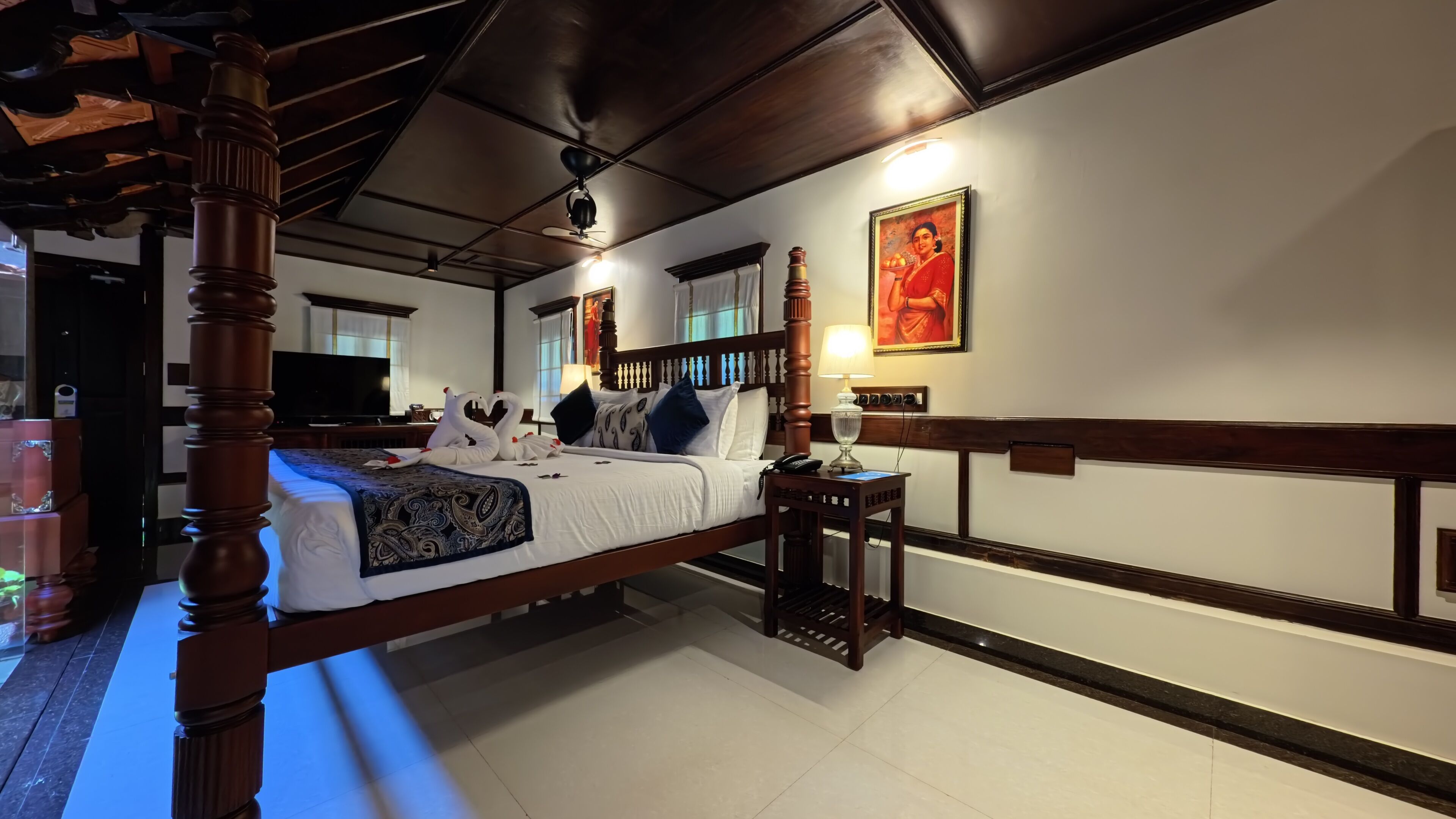 Pool Mansion | Premium bedding, minibar, in-room safe