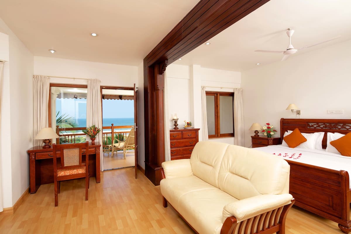 Premium Suite | Minibar, in-room safe, rollaway beds