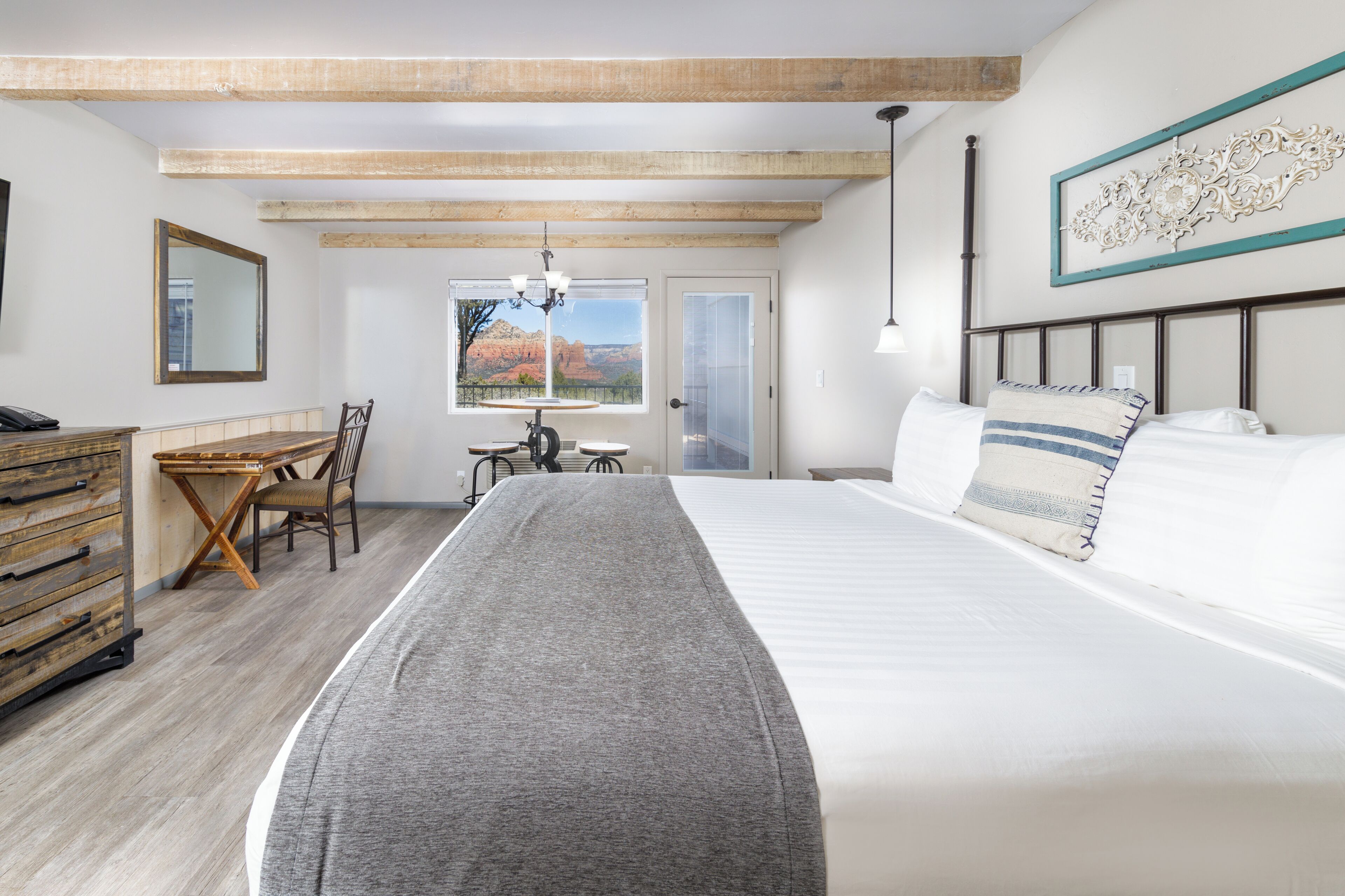 Traditional Room, 1 King Bed | Free WiFi, bed sheets