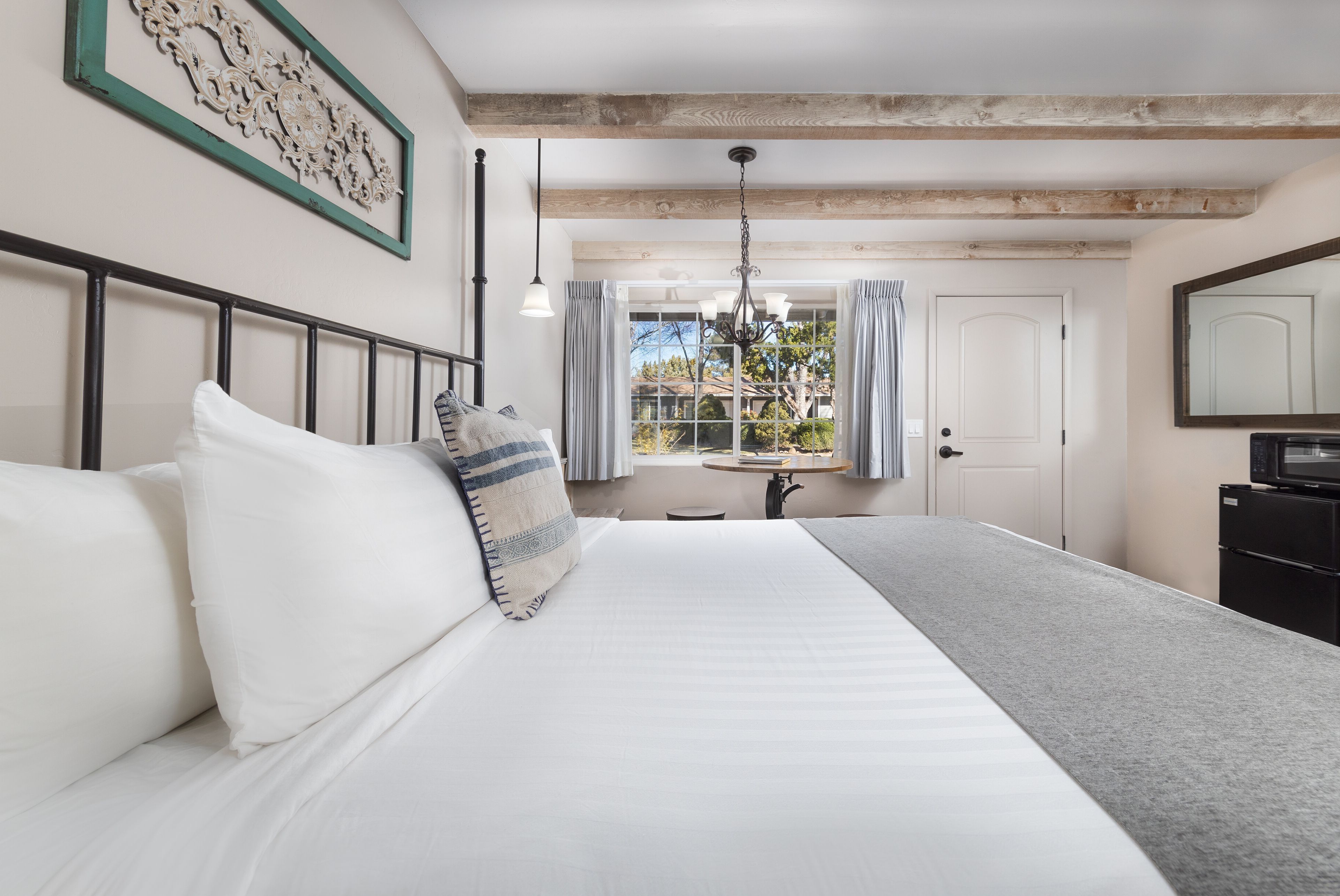 Zimmer, 1 King-Bett | Kostenloses WLAN, Bettwäsche